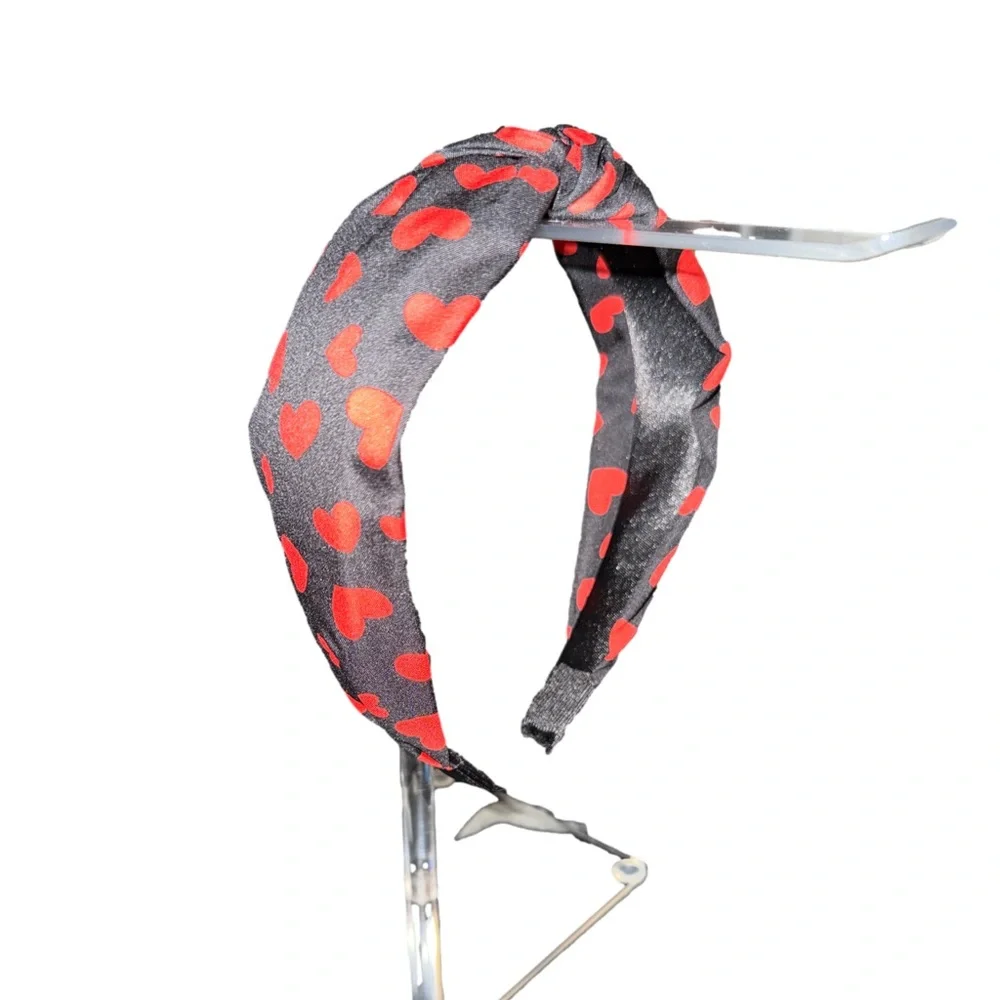 Black and Red Heart Pattern Headband - Picture 2 of 2
